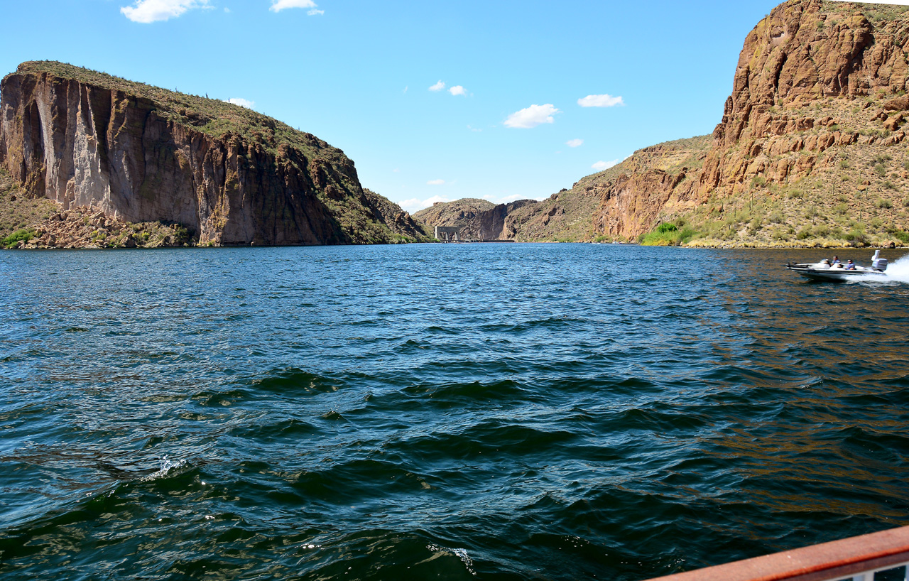 2016-04-09, 007, Canyon Lake on the Dolly Steamboat