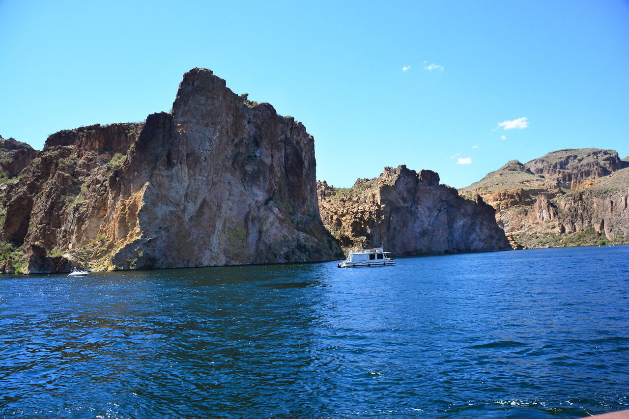 2016-04-09, 032, Canyon Lake on the Dolly Steamboat